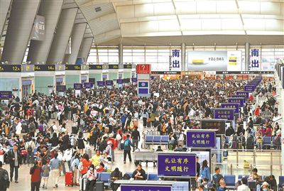 万事官网：北京七大火车站昨日发送旅客83.3万人次